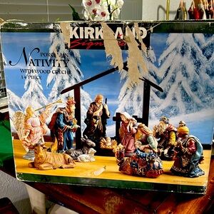 Nativity missing the good frame but all figures are in perfect condition